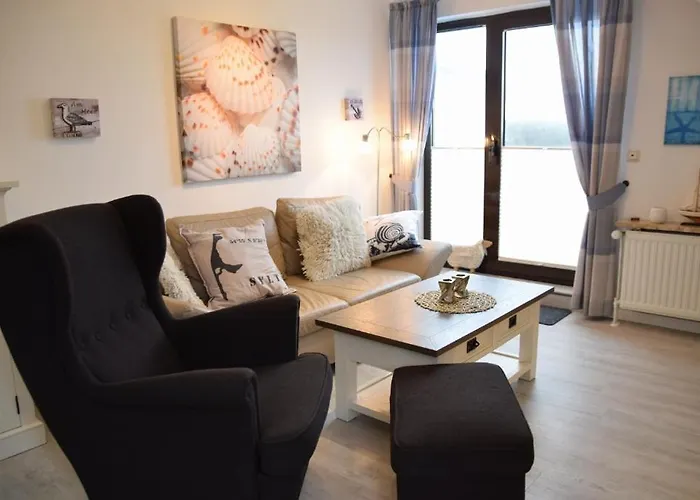 Wohnung im Dachgeschoss am Ortsrand von Wenningstedt.