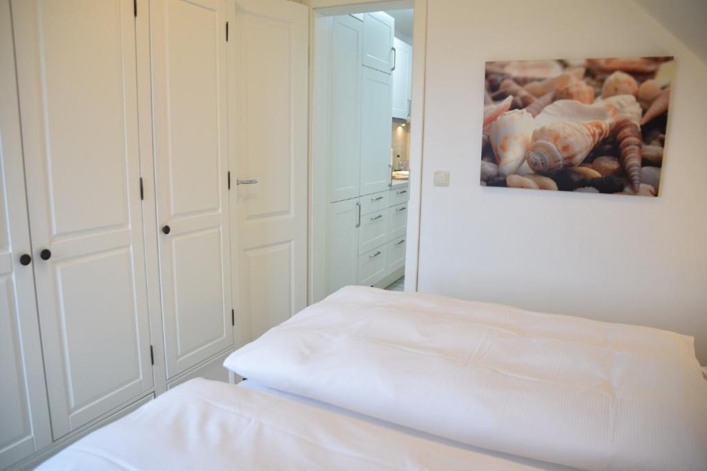 Im Dachgeschoss Am Ortsrand Von Wenningstedt. Apartment *