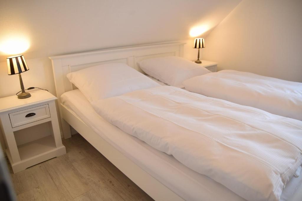 Im Dachgeschoss Am Ortsrand Von Wenningstedt. Apartment Wenningstedt-Braderup