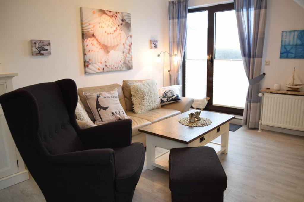 Im Dachgeschoss Am Ortsrand Von Wenningstedt. Apartment Wenningstedt-Braderup