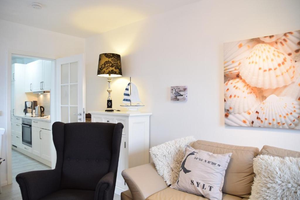 Im Dachgeschoss Am Ortsrand Von Wenningstedt. Apartment